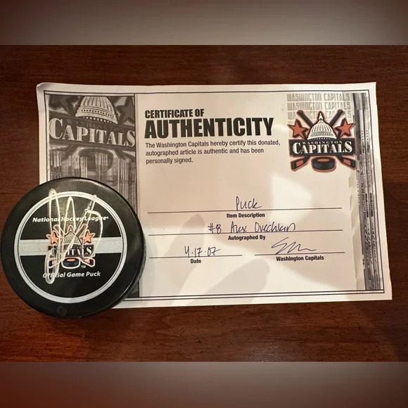 Washington Capitals Autographed Hockey Puck - Picture 1 of 3